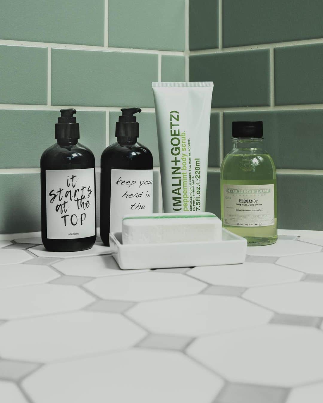 MR PORTERのインスタグラム：「Missed our chat with the men behind @malinandgoetz yesterday? Head to our IGTV to watch the conversation in full or head to the link in bio to explore some of our favourite products (including THAT cult deodorant) from the brand. 🧼 #MRPORTERathome」