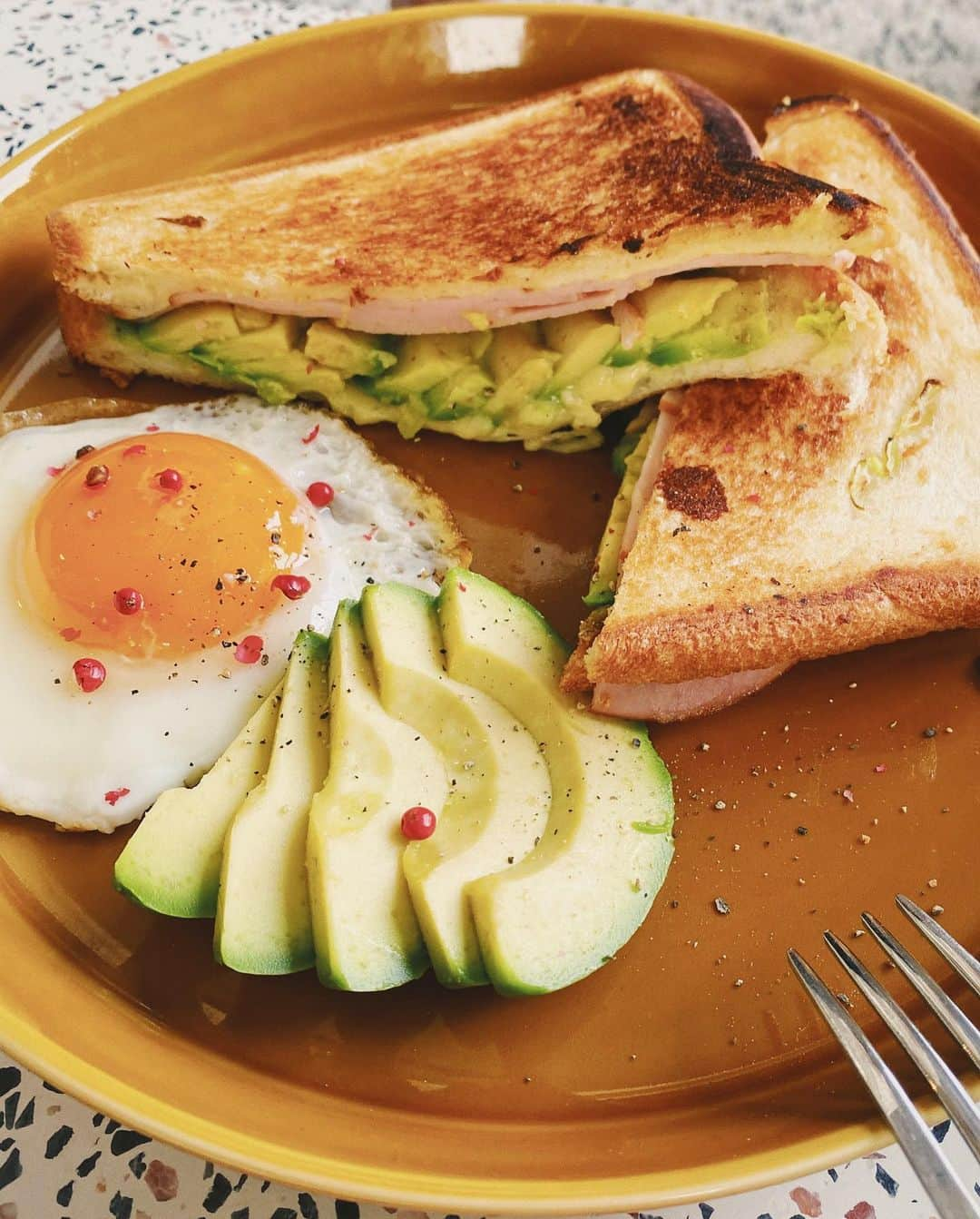 金光みり愛さんのインスタグラム写真 - (金光みり愛Instagram)「ホットサンド🥪　ツナキャベツチーズとハムアボガドチーズ◎ ライブ見てくれたみんなありがとう😂❤︎ #milliahskitchen」5月1日 22時56分 - milliah_kanemitsu