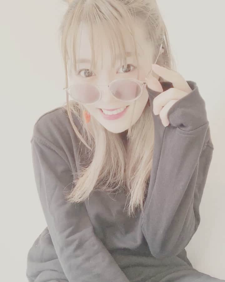 夏奈子のインスタグラム：「夏には サングラスかけまくって 大好きな 海に行きたいよ…🏝 #stayhome  #home #fight  #instagood #instadiary #instalike #instamood #instalove #instafollow #sea」