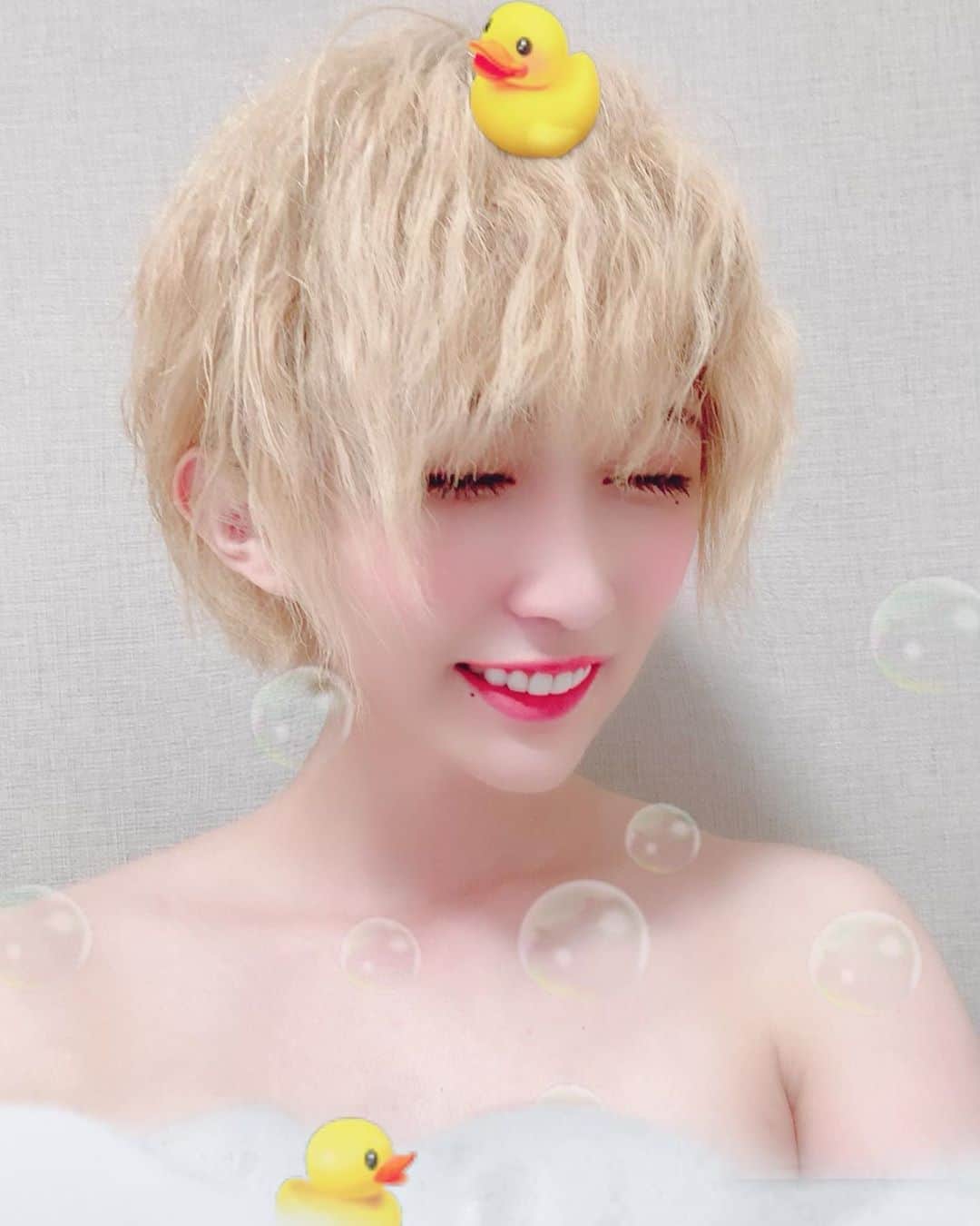 若月まりあ（若月瑪麗亞）さんのインスタグラム写真 - (若月まりあ（若月瑪麗亞）Instagram)「プカプカε(˙³˙ з )з.｡o○」5月1日 23時51分 - maliawakatsuki_official