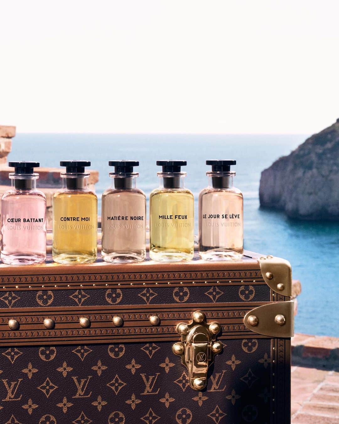 ルイ・ヴィトンさんのインスタグラム写真 - (ルイ・ヴィトンInstagram)「A profusion of possibilities. Each fragrance in Les Parfums #LouisVuitton Collection promises a rich sensorial escape. #LVParfums」5月2日 0時03分 - louisvuitton