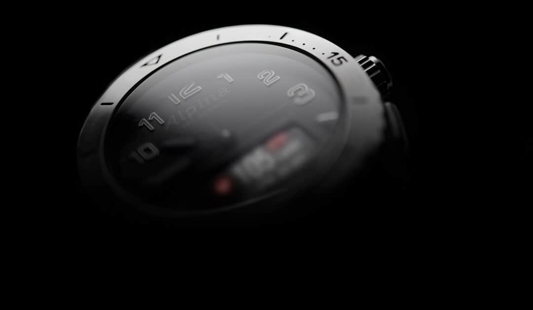 のインスタグラム：「Meet our new #AlpinerXAlive : pre order and get access to our exclusive offer and customize your AlpinerX ! Happy May ! #AlpinaWatches #SmartWatch Link in bio.」