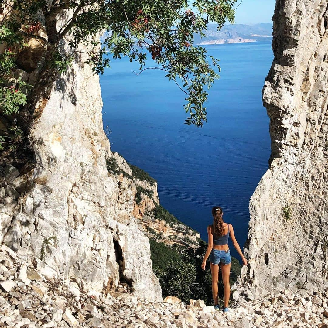 カロル・ブレッサヌッティのインスタグラム：「Freedom... #bringmeback #freedom #sardinia #discoveringsardinia #beautifuldestinations」