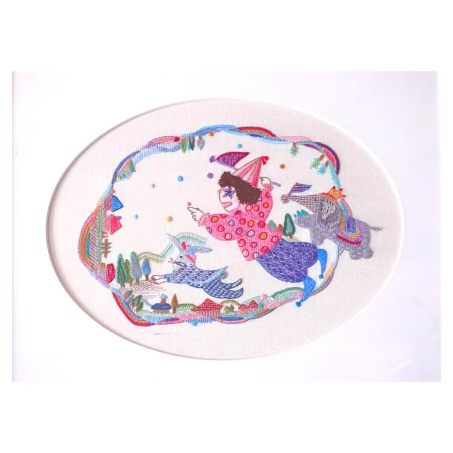 小林由佳さんのインスタグラム写真 - (小林由佳Instagram)「My grandma was teacher of Embroidery🌷🐰 ・ Still colors are bright even though she is not here anymore since when I was a kid. in the house, hers artworks everywhere. one of artwork is on the wall of my room which my mom give to me. I love it♡¨̮ ・ ・ ・ おばあちゃんは刺繍の先生でした。  作品はお花や植物が多く パステルな色づかいが可愛くてすき🐰✂︎ ・ ・ いつもオシャレで「オホホホホ」と笑う おばあちゃん。 わたしが幼い頃に若くして亡くなってしまったので 私が登るようになったことも 茨城から九州まで運転して学会に行くような破天荒娘に育ったことも知らぬまま。 生きていたら色々と大反対されていたに違いない。笑  家の中は 今でも鮮やかな作品であふれています。 最近 そのなかのひとつをママから譲り受けたので 色褪せないように大切に飾っておくのが 私の新たな任務です¨̮🌷 ・ ・ #刺繍」5月2日 0時34分 - yuca_tan