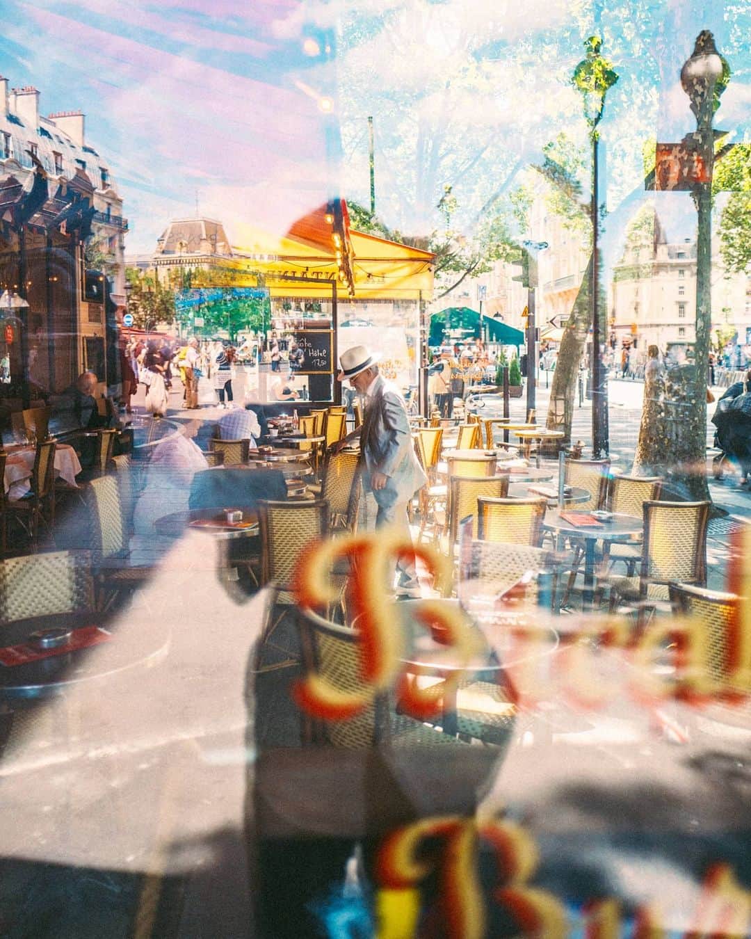 VuTheara Khamのインスタグラム：「Paris and Characters ✨ It's a serie of pictures taken before the lockdown that I never published. It's focus streetphotography in Paris I think the first thing that I'll do after the lockdown, is go to the terrace of Cafe and looking people.」