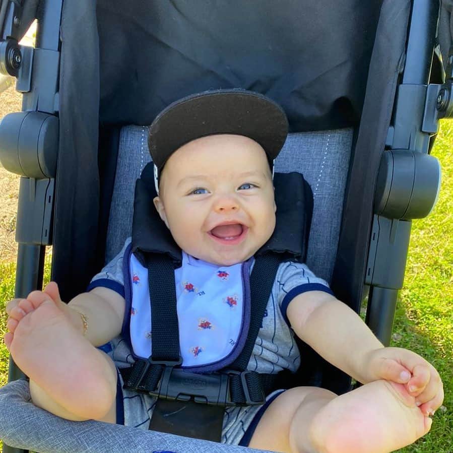 ハメス・ロドリゲスのインスタグラム：「Cuando ya llega el verano. 😂😍」