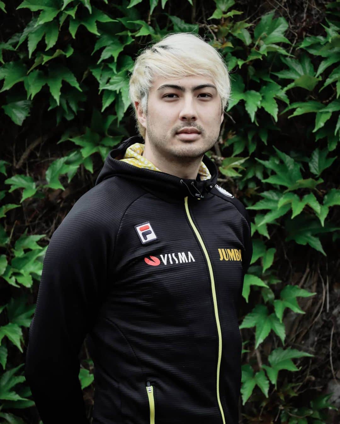 のインスタグラム：「Heel erg veel zin in deze nieuwe uitdaging! Mijn haar kleur matched in ieder geval! 🤣😂😅 Op naar een mooie samenwerking met @jumbovisma_ice #jumbovisma」