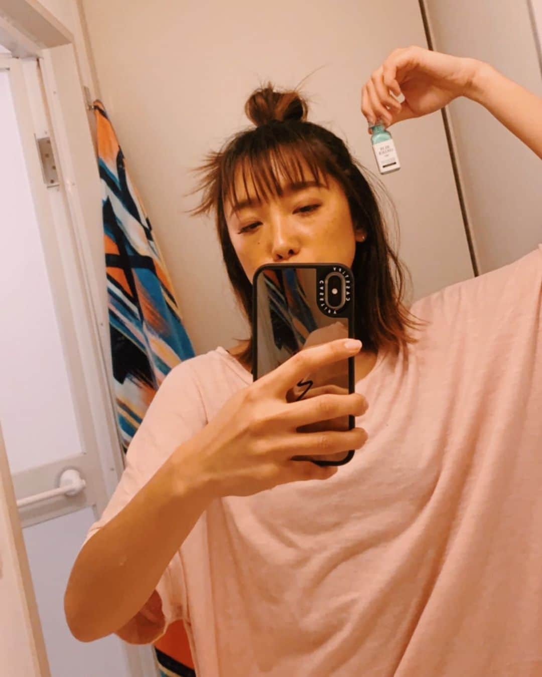 マイコ さんのインスタグラム写真 - (マイコ Instagram)「* 出来ない自分に 久しぶりに苛立った。 だから、 お風呂入る前に 前髪切ってやった。 これは切る前。」5月2日 1時35分 - maicorori