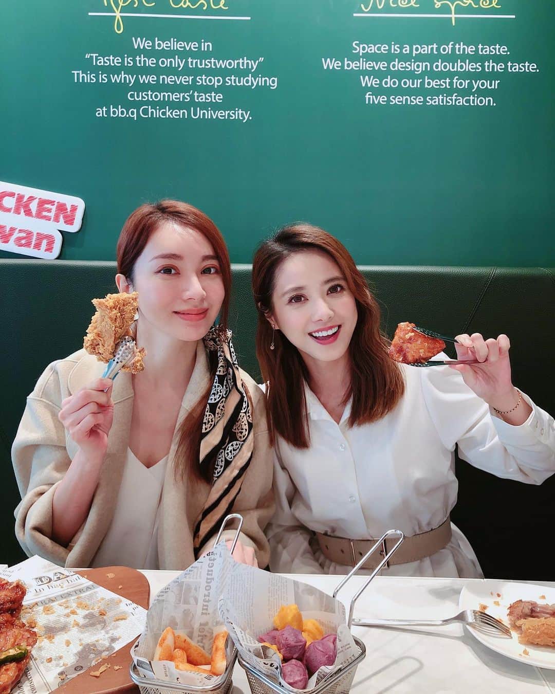 Miaのインスタグラム：「四月中開幕的韓式炸雞真的太膩害了！吃了一整天炸雞還好不用飛到韓國就吃的到🤩🤩🤩❤️❤️❤️」