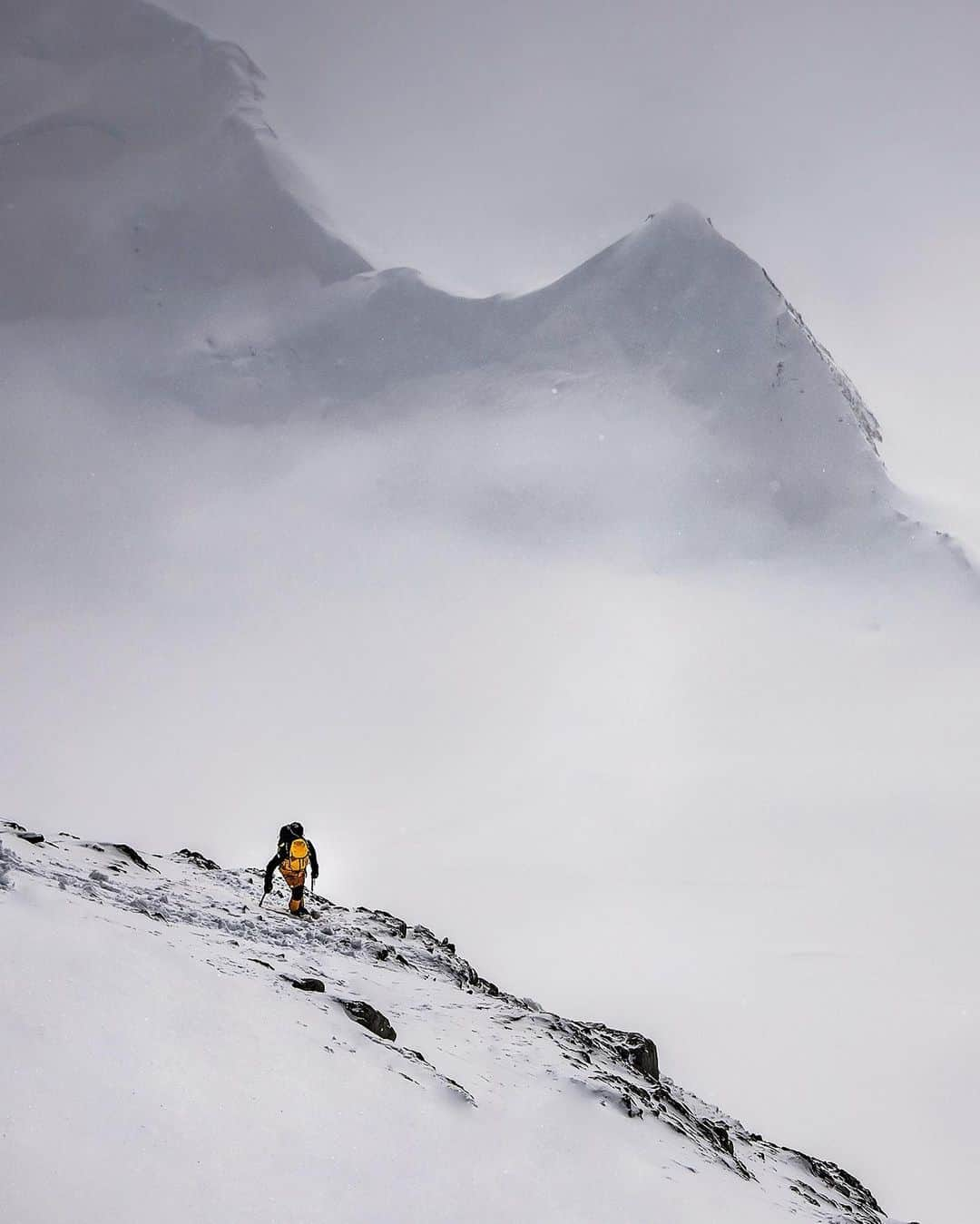 ジミー・チンさんのインスタグラム写真 - (ジミー・チンInstagram)「I’ve shared a rope w @conrad_anker for close to 20 years. That’s a lot of expeditions, a lot of experiences and a lot of images. Grateful to still be climbing and making photographs w him. Nice to add another journey and a few more moments to the list. Thanks for the years of friendship Conrad.  @thenorthface @yeti @hanahliving @antarcticlogistics」5月2日 1時55分 - jimmychin