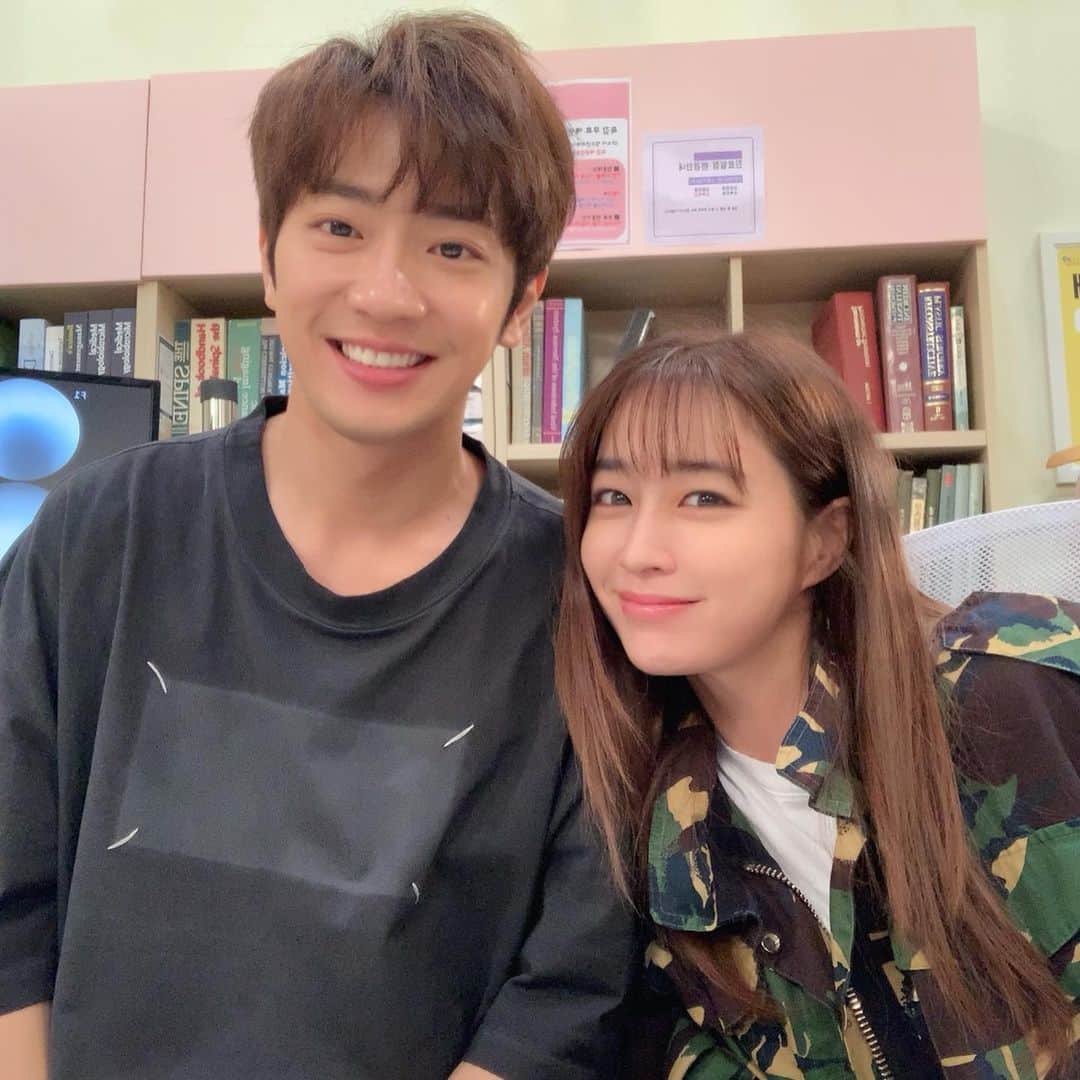 イ・サンヨプのインスタグラム：「주말은 #한번다녀왔습니다 와 함께 만화캐릭터같은민정누나 #만찢녀 #만화를찢고나온민정누나 #이만정 (오타아니고 줄인말이라구요)」