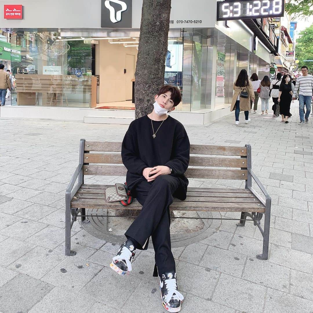 キソプさんのインスタグラム写真 - (キソプInstagram)「오랜만에 홍대에서 놀았다🖤 #KISEOP」5月2日 11時41分 - ki_seop91