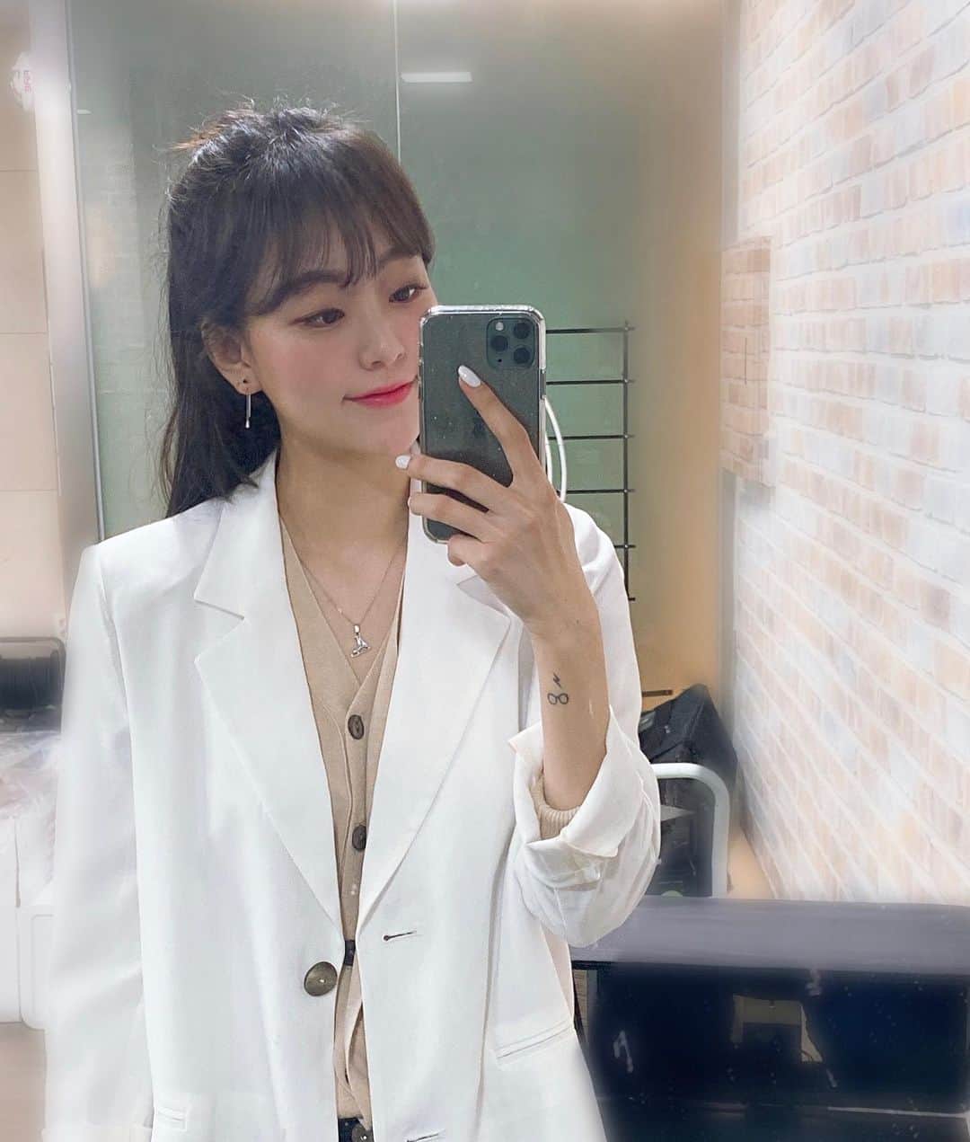 郭珉整のインスタグラム：「약간 흐린 ☁️🌦날씨 좋네 👍🏻」