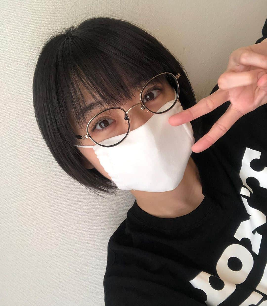 時東ぁみさんのインスタグラム写真 - (時東ぁみInstagram)「アベノマスクきたよー😷 ・ 作ってれたみなさん、配ってくれたみなさんありがとうございます！ ・ アベノマスク×時東ぁみ=ァミノマスク ・ #時東ぁみ #マスク #マスク2枚 #届きました #アベノマスク #ありがとうございます #ァミノマスク #三密 #気をつけましょう #咳エチケット」5月2日 11時53分 - amitokito