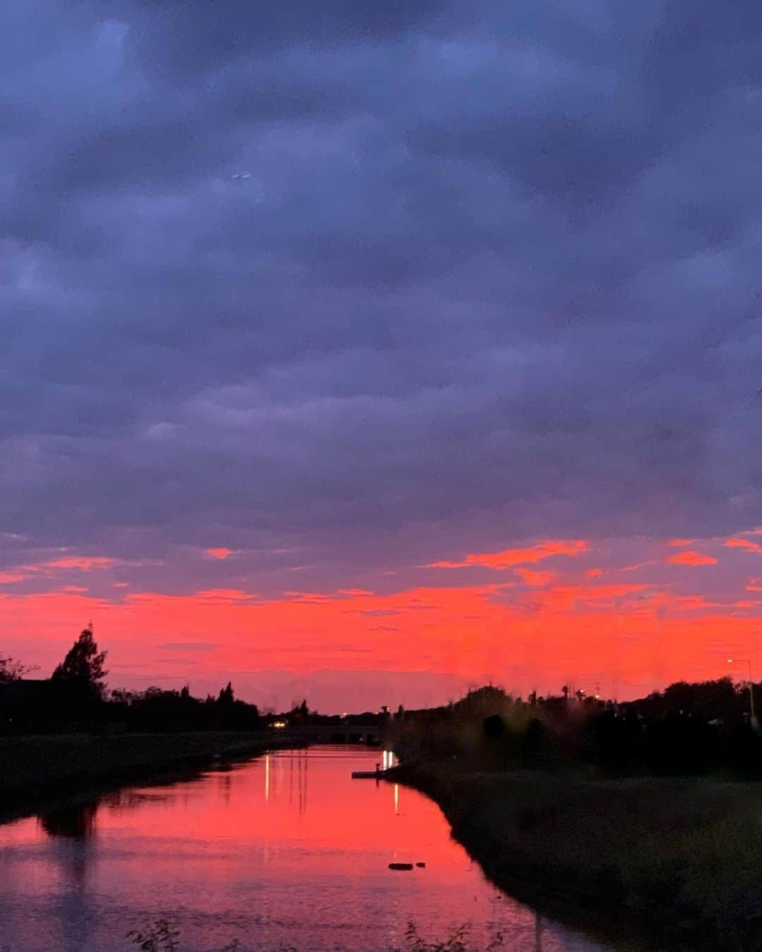 エメロード・トビアさんのインスタグラム写真 - (エメロード・トビアInstagram)「Magic skies」5月2日 11時57分 - emeraude