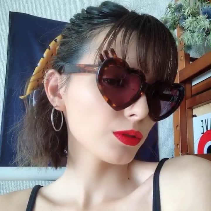 ケリーアンのインスタグラム：「赤リップ💋やる気出る！💥」