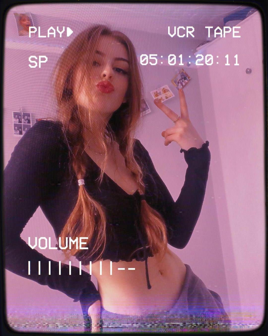 Amelia Gethingのインスタグラム：「My room turned into a VCR ... no complaints here 📼」