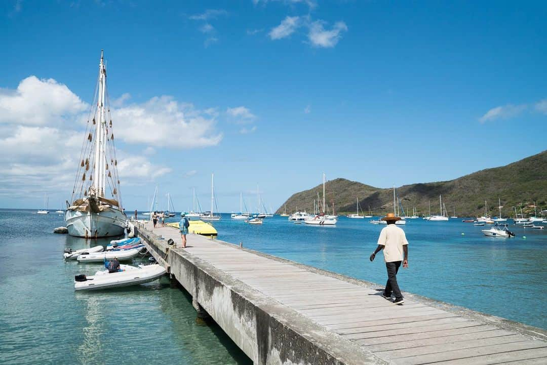 シグリッド・アグレンさんのインスタグラム写真 - (シグリッド・アグレンInstagram)「What I’d give for a day in Grande Anse, eating some grilled fish with my feet in the sand, looking at the moored sail boats in the bay, feeling like nothing else in the world exists or matters, before going swimming among the turtles and starfishes 😍😍🤤🤤💙💙🙏🏻🙏🏻#confinementdreaming #martinique #grandeanse #soon」5月2日 4時36分 - sigridagren