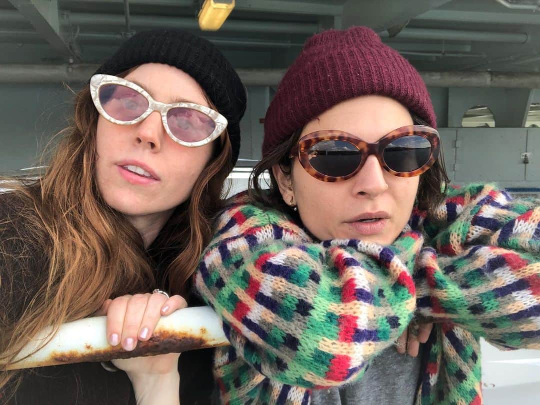 glorianotoさんのインスタグラム写真 - (glorianotoInstagram)「Almost exactly a year ago with beloved and missed , friend touching and traveling @kelly_maria_francis // is it #1994 ? #orcasisland」5月2日 5時07分 - glorianoto