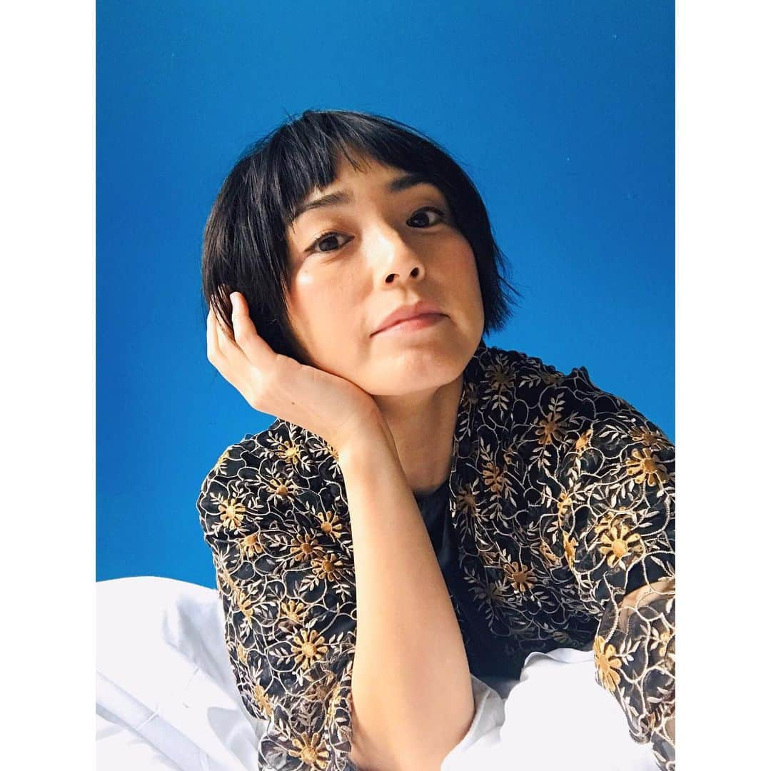 小山田サユリさんのインスタグラム写真 - (小山田サユリInstagram)「Yes, I decided that I put make-up, wear my favorite clothes and eat my favorite foods at home all day long because of my birthday! The 62th day after the lockdown in NY.  決めた！今日は久々にお化粧して、お気に入りの洋服着て、美味しいものたくさん食べて一日中家で過ごす！ロックダウン生活62日目…だって私の誕生日だから、今日くらいは…  #stayhome #covid_19 #pandemic  #mybirthday  #sayurioyamada #小山田サユリ #ニューヨーク #ロックダウン」5月2日 5時08分 - sayurioyamada