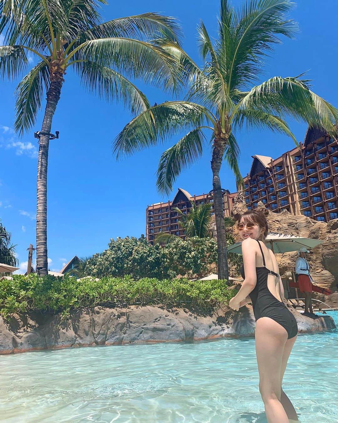 大野愛友佳のインスタグラム：「今日も暑いね〜！ . 去年の私はちょうどハワイにいたようだ🌞 . 思い出振り返って データフォルダ整理したり、 次に行きたいところまとめてみたり、 そういうのも楽しいなぁ。🧐 . データフォルダとかiPhone内の整理って 私すごく好きなんだよね。。 . すっきりするし 効率化されて使いやすくなるの✨ . さて、GW中に YouTubeを配信すると決めました🙏 大好きなファッションから おうちの家具や収納、 プチプラや高見えに特化したYouTubeだよ🌿 . . #GW#stayhome#YouTube」
