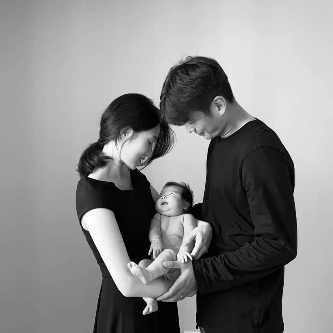 ペ・スンジンのインスタグラム：「아빠의 비타민 활력소😍 사랑해 우리가족🥰」