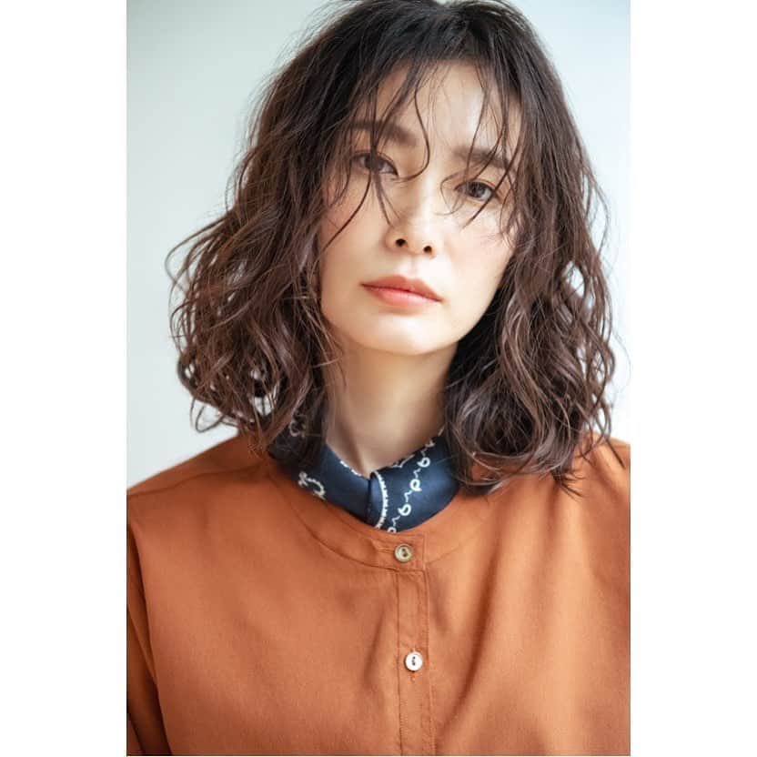 永瀬かおるのインスタグラム：「test shoot くるくるお気に入り🐩  camera @maru_1111  hairmake @yaggyy_____hm  styling @inouehakone  #testshoot #永瀬かおる #作品撮り」