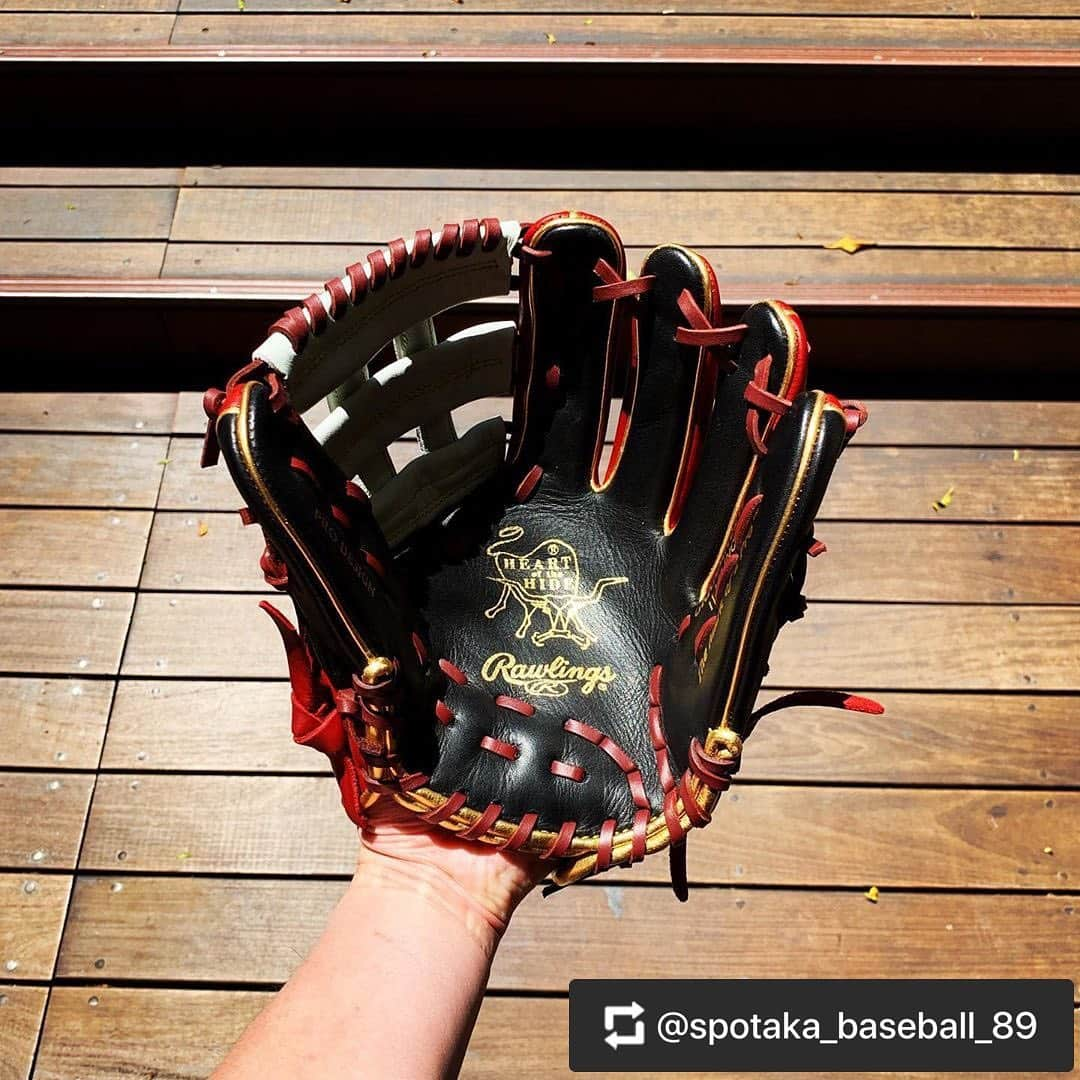 Rawlings Japanさんのインスタグラム写真 - (Rawlings JapanInstagram)「#Repost @spotaka_baseball_89 with @get_repost ・・・ . 、 、 【Rawlings HOH®︎ Major Style ~New Model~】 、 、 最近、 こっち系のエロいの配色 すっきゃわ〜！！！ 、 、 、 年齢を重ねるごとに 異性の好みが変わるように、 グラブの好みも変わりますよね。 、 、 僕は中学生の頃、 #アヴリル・ラビィーン が めちゃめちゃ好きやったけど、 今は #松本まりか さんが好き。 、 、 、 誰が興味あんねん！！！ 、 、 、 、 、 あっ。 またグラブの説明するの忘れてた… 、 サイズは11.25inchの小ぶりサイズ。 、 野球女子にもオススメ。 、 、 【Rawlings HOH®︎ Major Style】 ・Product/GRXHMN62W ・Color/BLACK×SHELLY ・Size/11.75inch ・Price/¥19,500+tax 、 、 、 、 #ローリングス #グラブ #グローブ #オーダーグローブ じゃないよ #かっこいい #かわいい #おしゃれ  #野球女子 にもオススメ #女子 #ギャル も野球しませんか？笑 #スポタカ #ベースボール #大阪  #大学野球 #高校野球 #草野球  #少年野球 #野球 #ソフトボール  #spotaka #baseball #softball  #mlb #rawlings #rggc #glove  #avrillavigne @rawlings_japan_llc」5月2日 10時31分 - rawlings_japan_llc