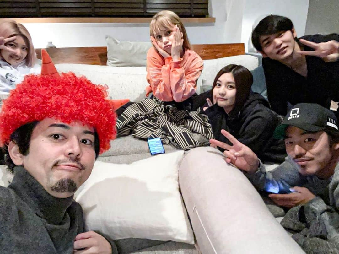 金尾玲生さんのインスタグラム写真 - (金尾玲生Instagram)「.﻿ ﻿ Love my family 👹﻿ ﻿ みんなに会いたい!!﻿ ﻿ 元気かなー﻿ ﻿ みんなでゲームもしたいー。﻿ ﻿ 再開したらやろーね！﻿ ﻿ #terracehouse ﻿ #テラスハウス﻿ #テラハ﻿ ﻿」5月2日 10時37分 - reokanao