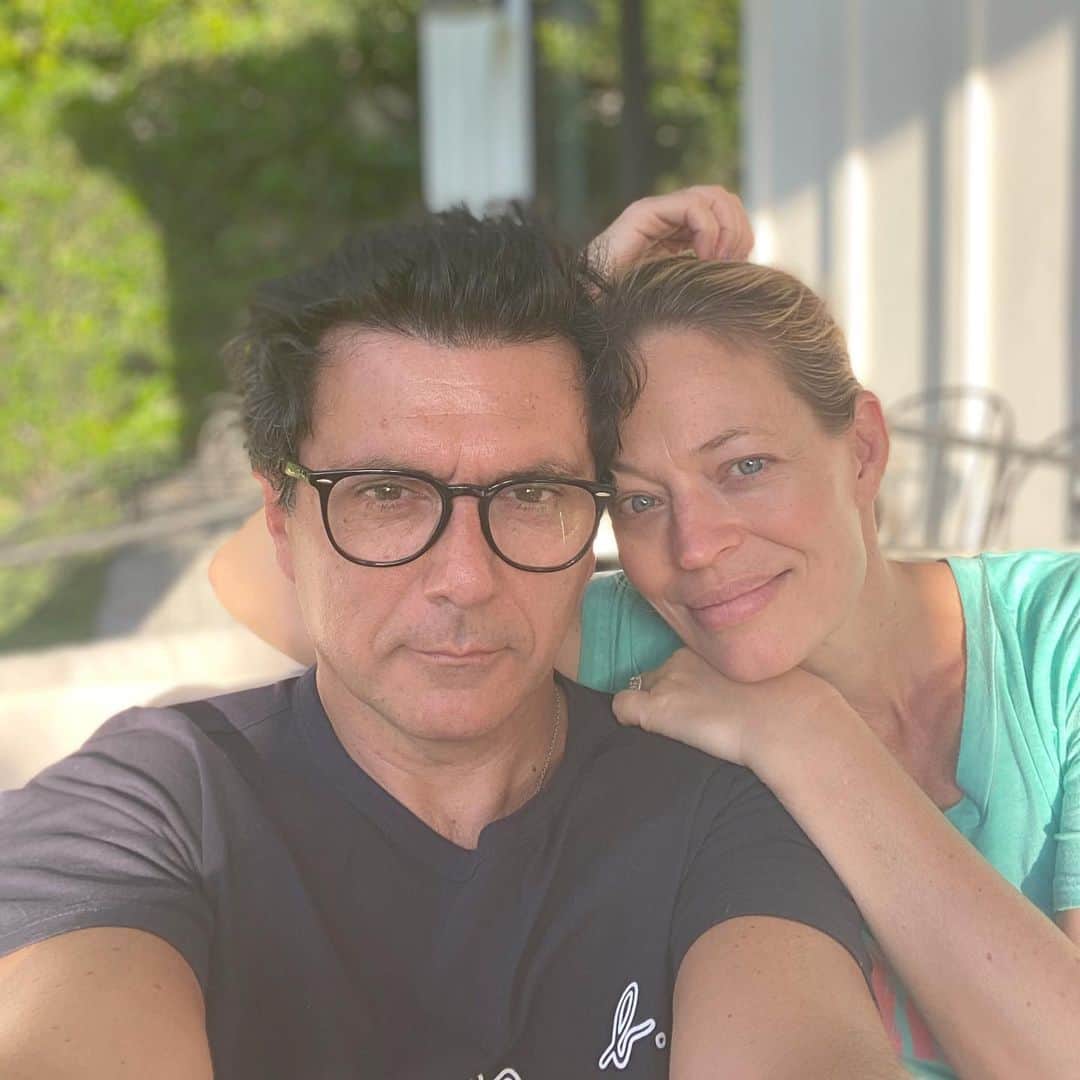 ジェリー・ライアンのインスタグラム：「Hunkered down with the hubs. ❤️ #stayhomestaysafe」