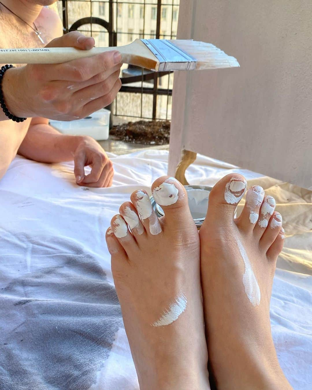 ダヴ・キャメロンさんのインスタグラム写真 - (ダヴ・キャメロンInstagram)「when he asks if he can paint your toenails 😍 why my man so good at everything」5月2日 10時48分 - dovecameron