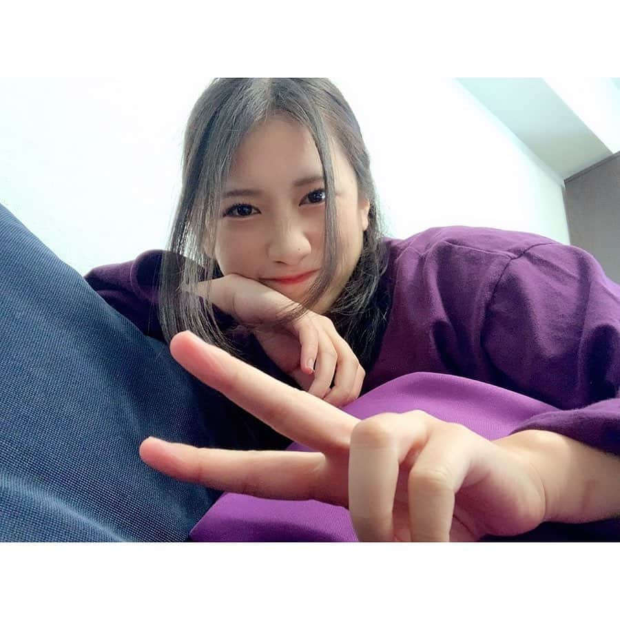 加藤一華さんのインスタグラム写真 - (加藤一華Instagram)「. ✊✌️✌️ . #smile #me #girl #selfie . ※紫の服着すぎなのではなく、 着てた日の写真です😂🤳笑笑」5月2日 10時49分 - ichika_kato