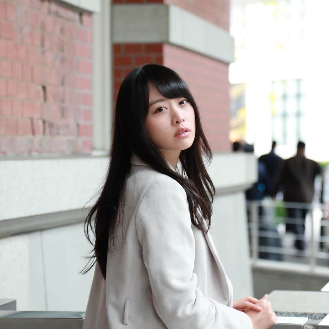 千倉里菜のインスタグラム：「みんな、おはよう☀ . . . * . ＊ * .  _ #おはよう #おはようございます #goodmorning #tokyo #東京 #東京駅 #ポートレート #portrait #photography」