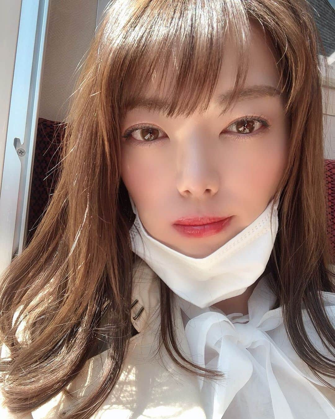 今村仁美さんのインスタグラム写真 - (今村仁美Instagram)「今日から私もゴールデンウィーク★ 毎年、実家の愛媛に帰省するんだけど、 今年はお家に引きこもっております🥺 薬膳の勉強したり、お家の掃除したり、普段作れない料理を作ったりと、おうち時間を楽しむ💕いつも忙しくて家にいないことが多かったからこそ、自粛のこの時間がほんと貴重で有難い❤️モフィもびっくりしてるはず笑  みんなももぅ少し、頑張ろうね✨ 自粛開けたら、たくさん逢えますように！ 😷😷😷」5月2日 11時24分 - imamura_hi