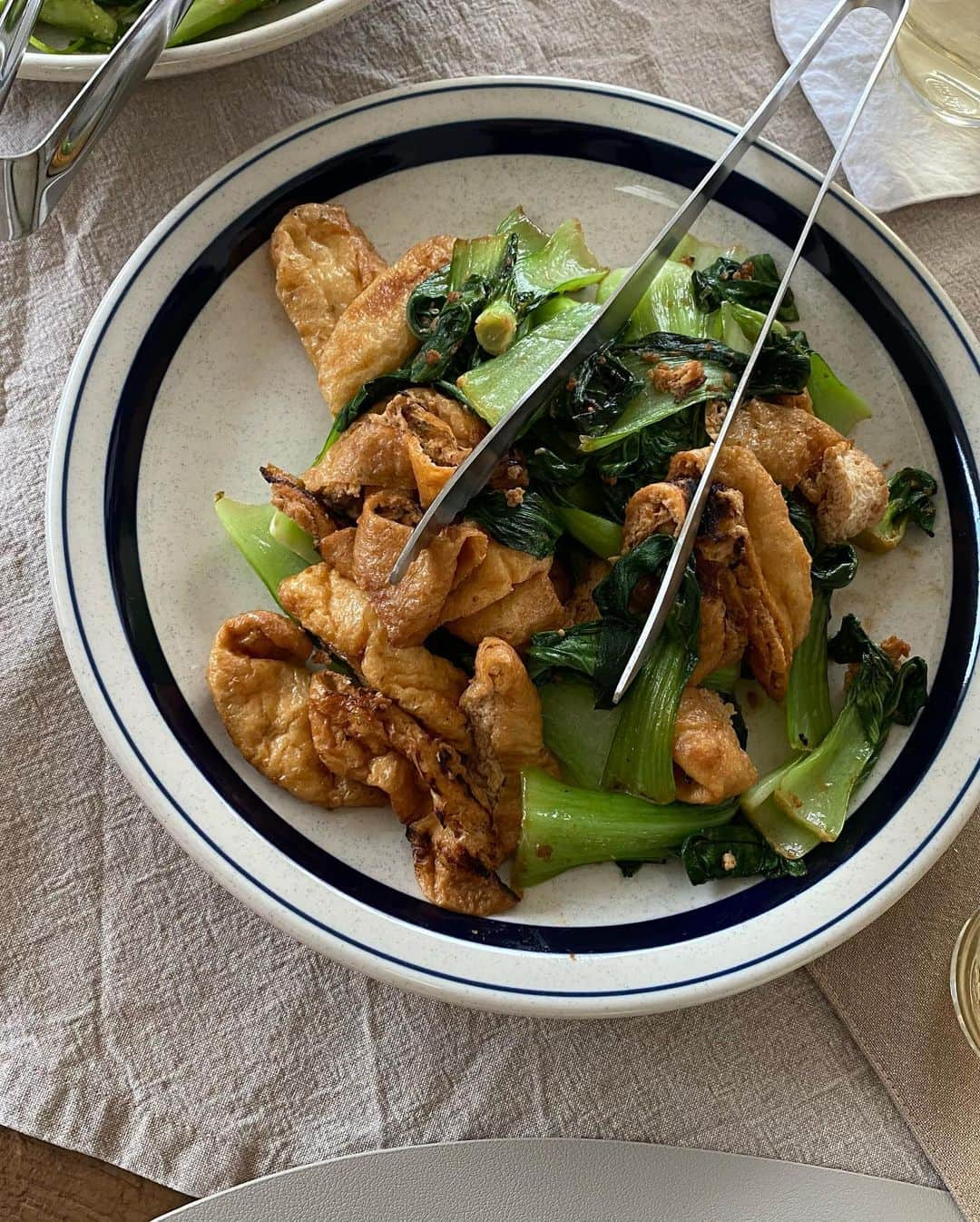 イム・セミさんのインスタグラム写真 - (イム・セミInstagram)「야채로도 충분히 맛있고 멋있고 배부르다 💚  금손 언니들이 해주는 비건 요리 먹기 🌿  #비건요리 #배우고싶은어른이 #뿌리온더플레이트 #VEGAN」5月2日 22時25分 - susemee