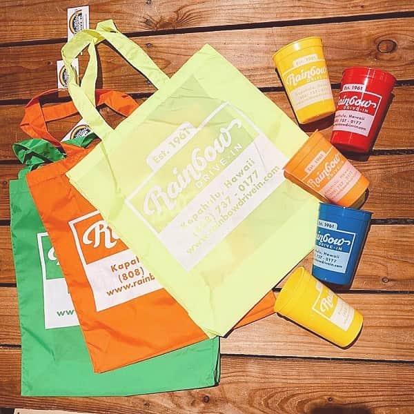 eight o eight のインスタグラム：「. . . ｔｏｔｅ　ｂａｇ . . . . ※5/7(木)までゴールデンウィークの為発送はお休みになります ※着日指定は5/11より承ります . . #ナイロントート #ショッピングバッグ #rainbowdrivein  #beach #sea #beachhouse #beachstyle #beachgirl #california #aloha #hawaii #アロハ #ビーチ雑貨 #ビーチハウス #ビーチスタイル #ビーチライフ #ハワイ#ハワイアン #ハワイ雑貨 #コースタルリビング #カリフォルニア雑貨 #カリフォルニアライフ#カリフォルニアスタイル#雑貨#海 #海を感じる雑貨」