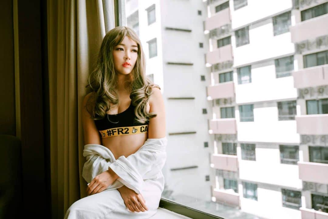 Nicole Chenのインスタグラム：「Quarantine life : Do you look at your window and count the days before we are free again? #quarantinelife」