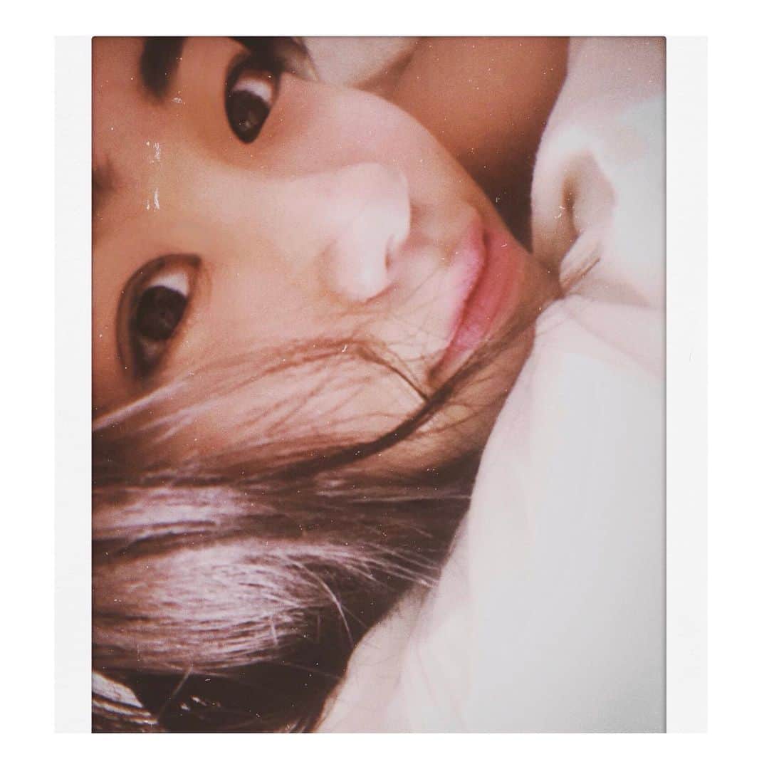 多田成美のインスタグラム：「. 今日は寝て、お勉強して、再び寝ました（笑） 写真は寝起きに撮りました🐑  #stayhome  #enjoyhome」