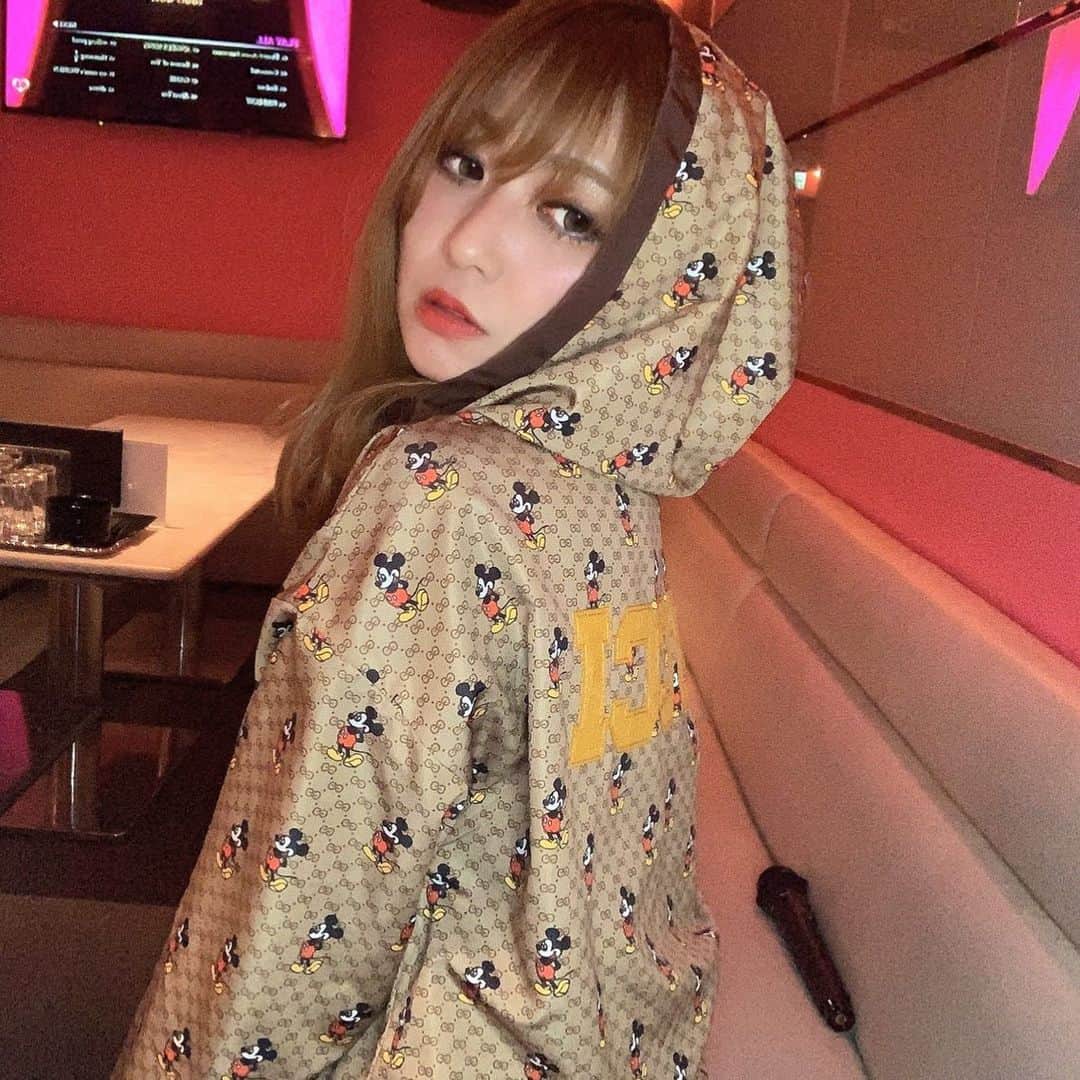葉月樹里のインスタグラム：「🐵🐵🐵 . . .  #葉月樹里 #soiréeine #ソワレーヌ #自粛生活 #ずりおコーデ #OOTD #gucci」