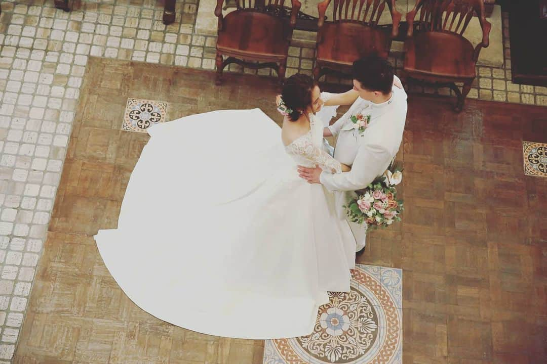 ホテルモントレ札幌のインスタグラム：「◇ 結婚式をご予定されているおふたり 結婚式をご検討されているおふたり ご親族、ゲストのみなさま  新型コロナウイルス感染症の感染拡大が続き 外出の自粛が続いている今 ご不安な思いやご心配が尽きないことと思います  ホテルモントレ札幌でも 実際に結婚式の延期をご検討されるおふたりからの ご相談やお問合せが増えている現状です  精一杯お手伝いをさせて頂きますので どんなことでもお気軽に相談くださいませ  何か少しでもお手伝いさせて頂けるよう 結婚式準備に関して、会場に関して、 色々なことをお伝えしていきたいと思います  皆さまを安心してお迎えできるよう 感染予防、感染拡大防止に 努めて参ります  1日も早い収束と ご新郎ご新婦様やみなさまが 健康な毎日を過ごし たくさんの笑顔が戻る日を お祈りしております  ホテルモントレ札幌 ブライダルスタッフ一同  #ホテルモントレ札幌 札幌  #stayhome  #stayathome  #おうち時間  #1日も早く平穏な日々が戻りますように」