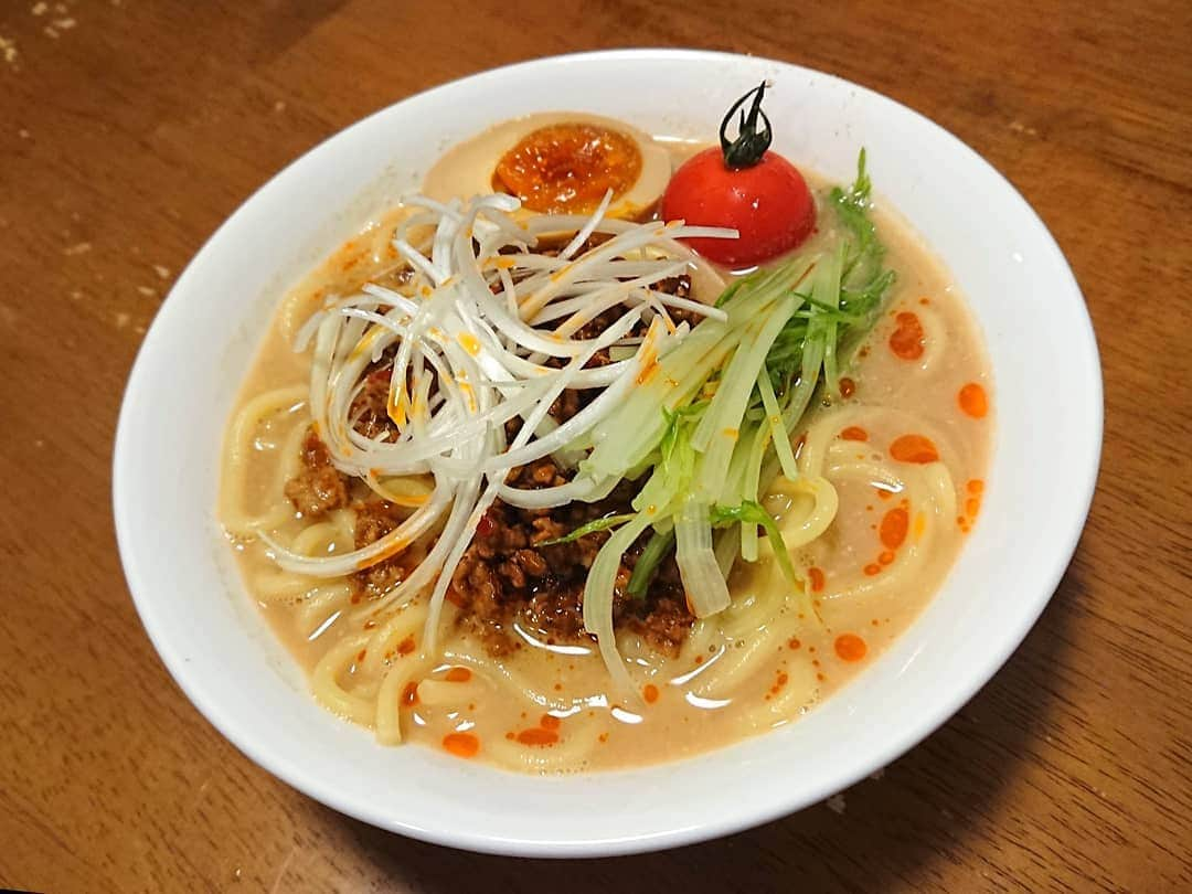 島貫凌さんのインスタグラム写真 - (島貫凌Instagram)「#ピーナッツクリーム で#担々麺 ができると聞いて…やってみました。 ・ たーっぷり入れた唐辛子と花椒の#からしび に、甘めのスープが意外と合う……！！美味しい！！スープ飲み干しました。また作ります。 ・ #担々麺スタグラム #おうちラーメン #おうち時間 #いえサタ #ぬっくんごはん #メーテレ #アナウンサー #島貫凌」5月2日 22時05分 - ryo_shimanuki_nbn_