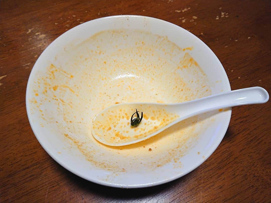 島貫凌さんのインスタグラム写真 - (島貫凌Instagram)「#ピーナッツクリーム で#担々麺 ができると聞いて…やってみました。 ・ たーっぷり入れた唐辛子と花椒の#からしび に、甘めのスープが意外と合う……！！美味しい！！スープ飲み干しました。また作ります。 ・ #担々麺スタグラム #おうちラーメン #おうち時間 #いえサタ #ぬっくんごはん #メーテレ #アナウンサー #島貫凌」5月2日 22時05分 - ryo_shimanuki_nbn_