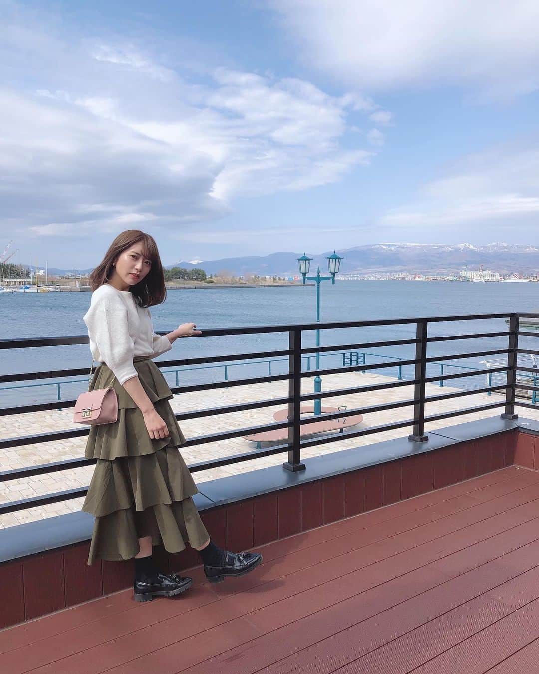 井上真由子のインスタグラム：「. 函館って神戸に似てて好き〜🗼♡ . #函館 #港 #赤レンガ #ベイエリア #過去画　🐈」