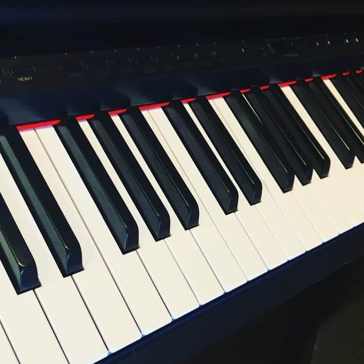 中野耕史のインスタグラム：「‪僕のYouTube番組で楽曲の使用協力を頂いている　#園田涼 さんがYouTube番組を始めました♪‬ ‪超絶ピアノの音色をご堪能ください😊‬ ‪プロのピアニストがPretenderをガチでアレンジして弾いてみた https://youtu.be/HVHrcGNpxYc @YouTubeより‬」