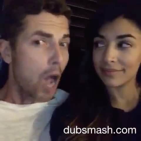 ハンナ・シモンのインスタグラム：「Everything about this is wrong. Dubsmash is wrong. I start and stop at the wrong times. Jesse is just clearly losing it but not in sync. I’m breaking. Also what is this a dubsmash of and what are we even saying. It kinda makes this entire thing a perfect embodiment of whatever the hell is going on right now. So enjoy the mess.」
