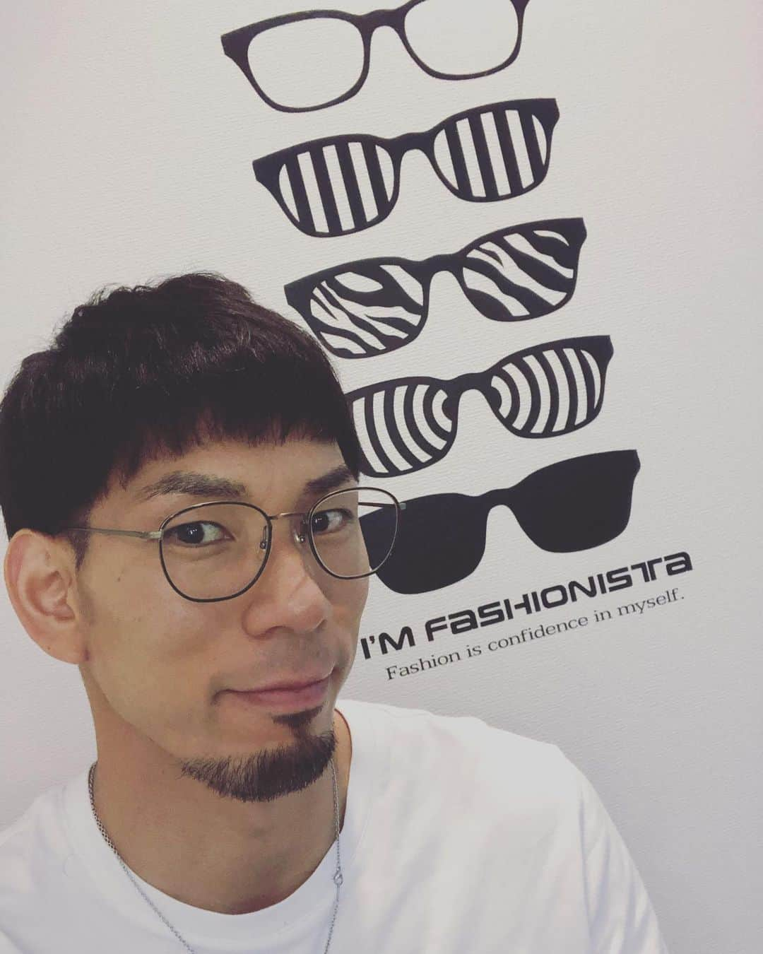 福澤達哉のインスタグラム：「*** My friend of hairstylist cut my hair at my home. I try to become THE BEATLES 🎸🕺Lol. Thank you @mukaishuji @hair_salon_bine  #StayHome #お友達の仲良い美容師さん #おうちカット #コロナのうっぷんを #前髪に反映 #ぱっつん男子 #普段できない事をする #そういう事じゃない #おっさんヘアー #これからの時代は #ワイルド #よりも #かわい毛 #うまいこと言わんでええねん #ヘアーサロン #ビーネ #今はコロナで臨時休業中 #5月7日再開予定 #おオススメです #チャオ」