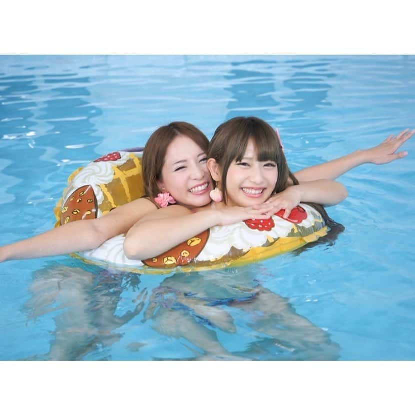 堀尾実咲のインスタグラム：「暑いねーっ☺️ 大好きな夏がやって来たかんじがして嬉しい🤤  ちょっとでも涼しいきぶんになるようなお写真あぷ😘♥️ #プール #過去pic」