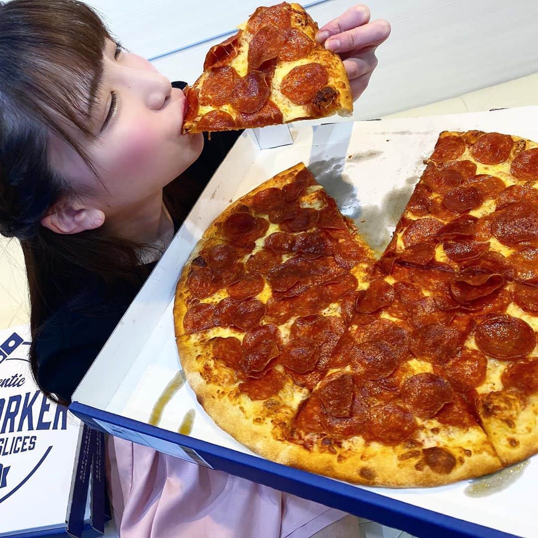 もえのあずきさんのインスタグラム写真 - (もえのあずきInstagram)「デリバリぴざ🤤🍕 #デリバリーピザ #pizza#ニューヨーカーピザ #大食い#もえあず」5月2日 14時38分 - moeazukitty