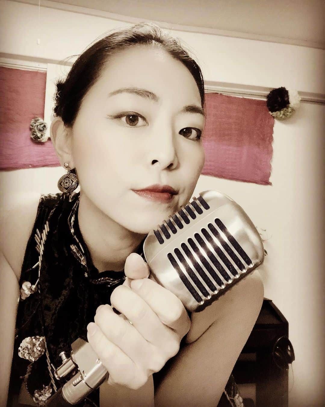 大禅師文子さんのインスタグラム写真 - (大禅師文子Instagram)「「うちで踊ろう」 https://youtu.be/S6ZNRdaI_Ho  歌:大禅師文子 作詞曲:星野源 編曲:中町俊自 #yo #https #ut」5月2日 15時16分 - daizenjifumiko