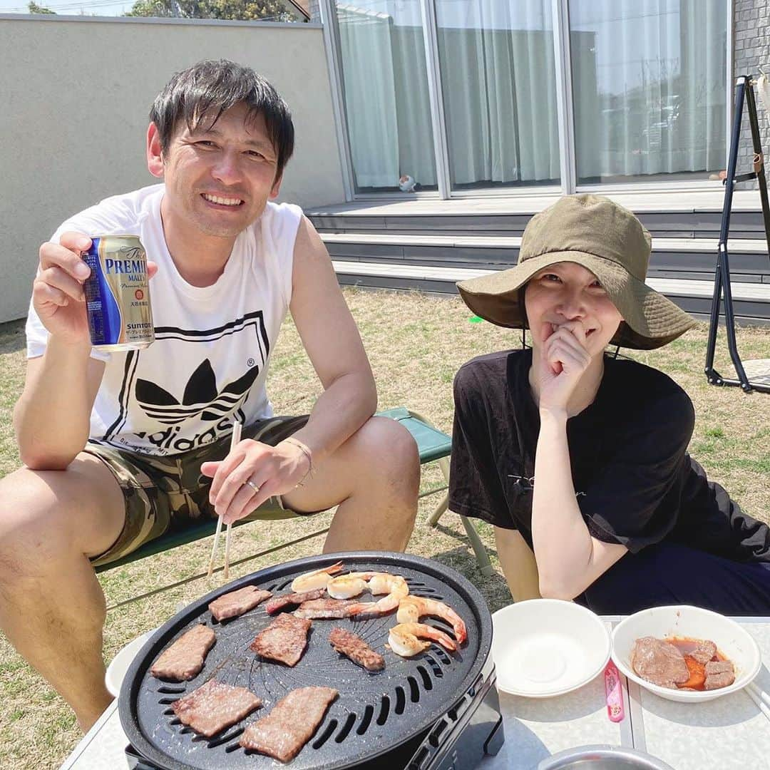 中田浩二さんのインスタグラム写真 - (中田浩二Instagram)「今日は家族で庭でBBQ！ 子供は水遊びしてました〜  #stayhome #おうち時間」5月2日 15時33分 - koji.nakata_official